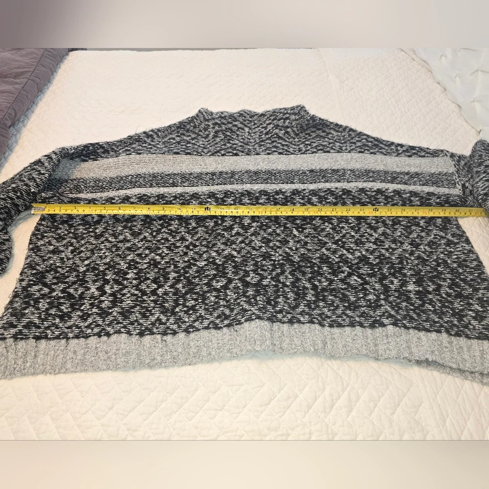 John + Jenn Oversized Mockneck Sweater Women's Size XL - Picture 9 of 11